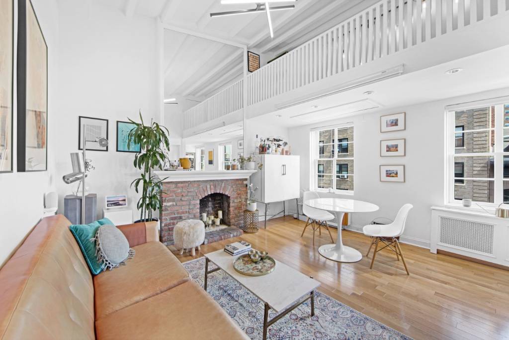 Sleek amp ; Sophisticated Penthouse Loft in the Heart of ChelseaThis beautifully renovated 1 bedroom, 1 bathroom penthouse apartment is nestled on a picturesque tree lined street in one of ...