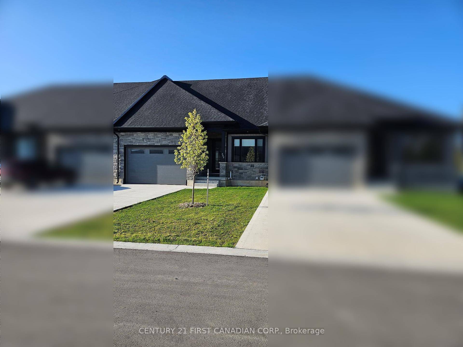 NO CONDO FEES. This charming townhouse in Plympton Wyoming offers the perfect blend of comfort and convenience, just a stone's throw away from Windcliff beach, golf, walking trails, recreation centers, ...