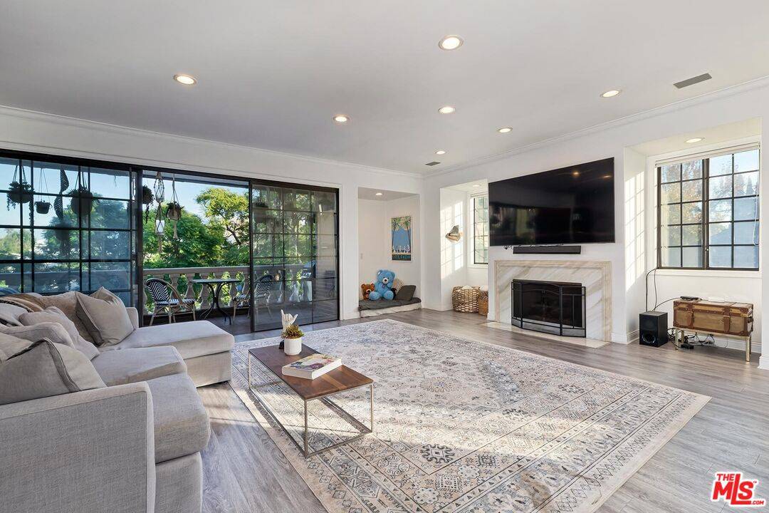 403  N Palm Dr 3BR Beverly Hills Post Office | B.H.P.O. La