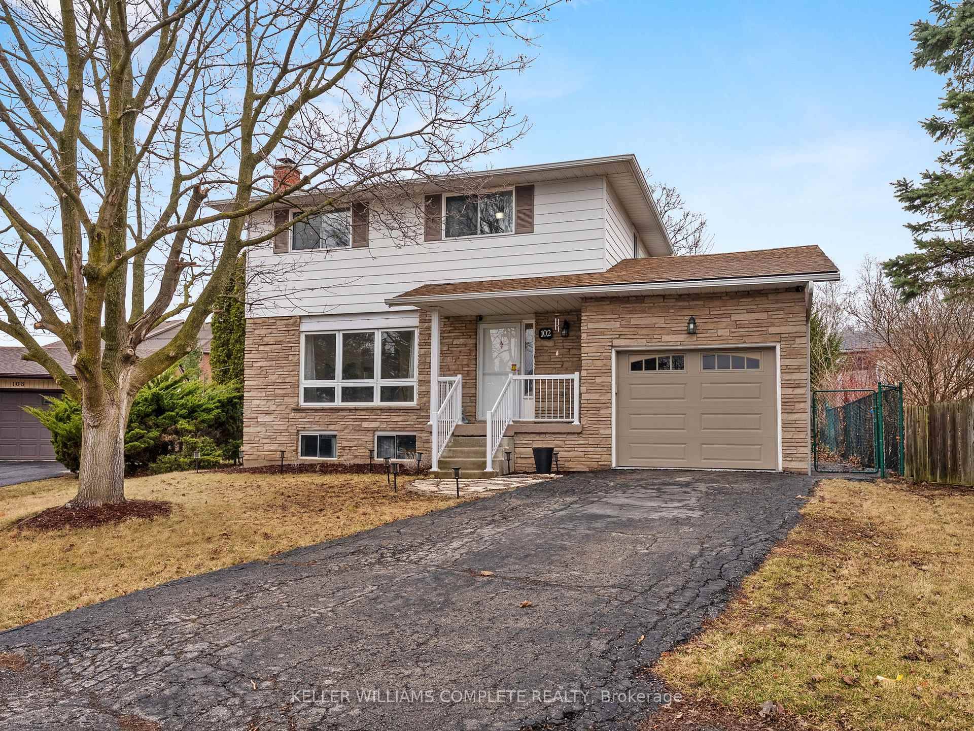 Welcome to this tastefully updated 3 1 bedroom, 3 bathroom home, perfectly situated in the desirable south side of Caledonia.
