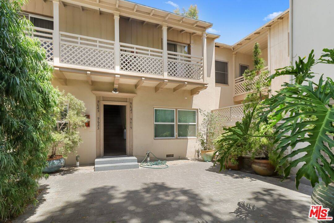 9625 CHARLEVILLE BLVD 2BR Beverly Hills La