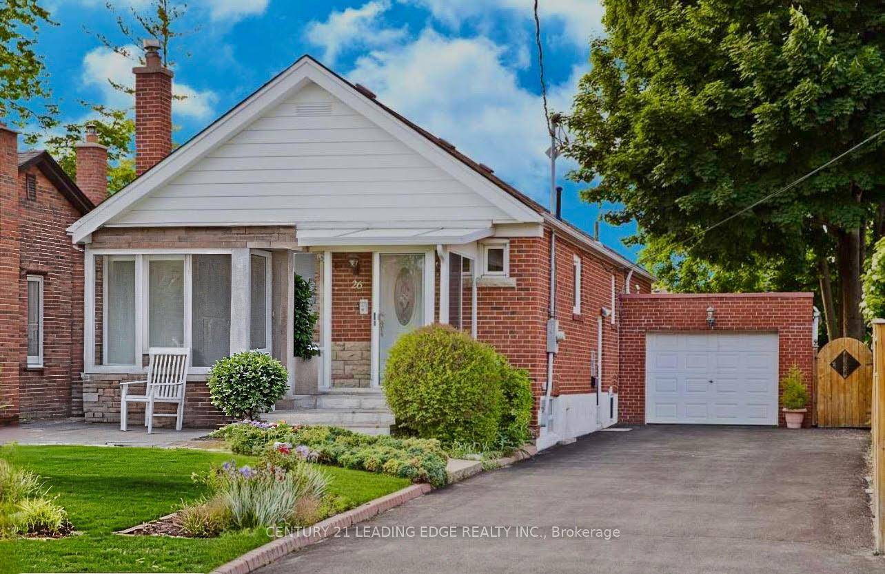 Welcome to this charming 3 bedroom, 1 bath detached all brick bungalow in the highly sought after Wexford Maryvale neighbourhood.