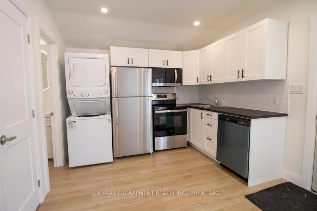 Welcome to this beautifully renovated 1 bedroom detached apartment in Welland !