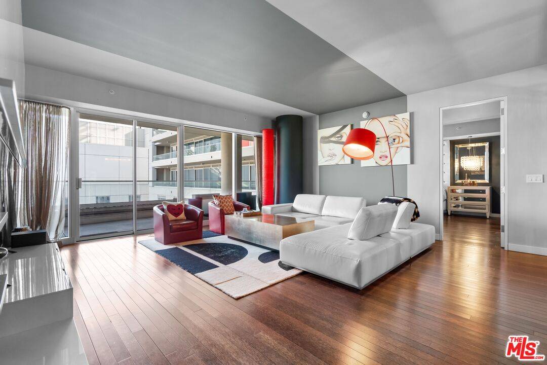 6250 Hollywood Blvd 2BR Hollywood Hills East La