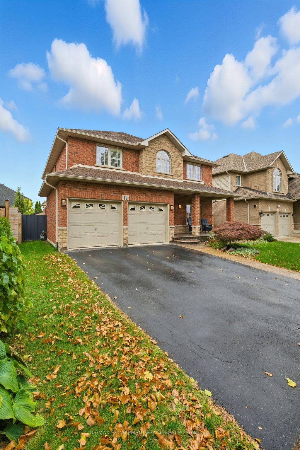 Beautiful 2 Storey Home on Stoney Creek Mountain !