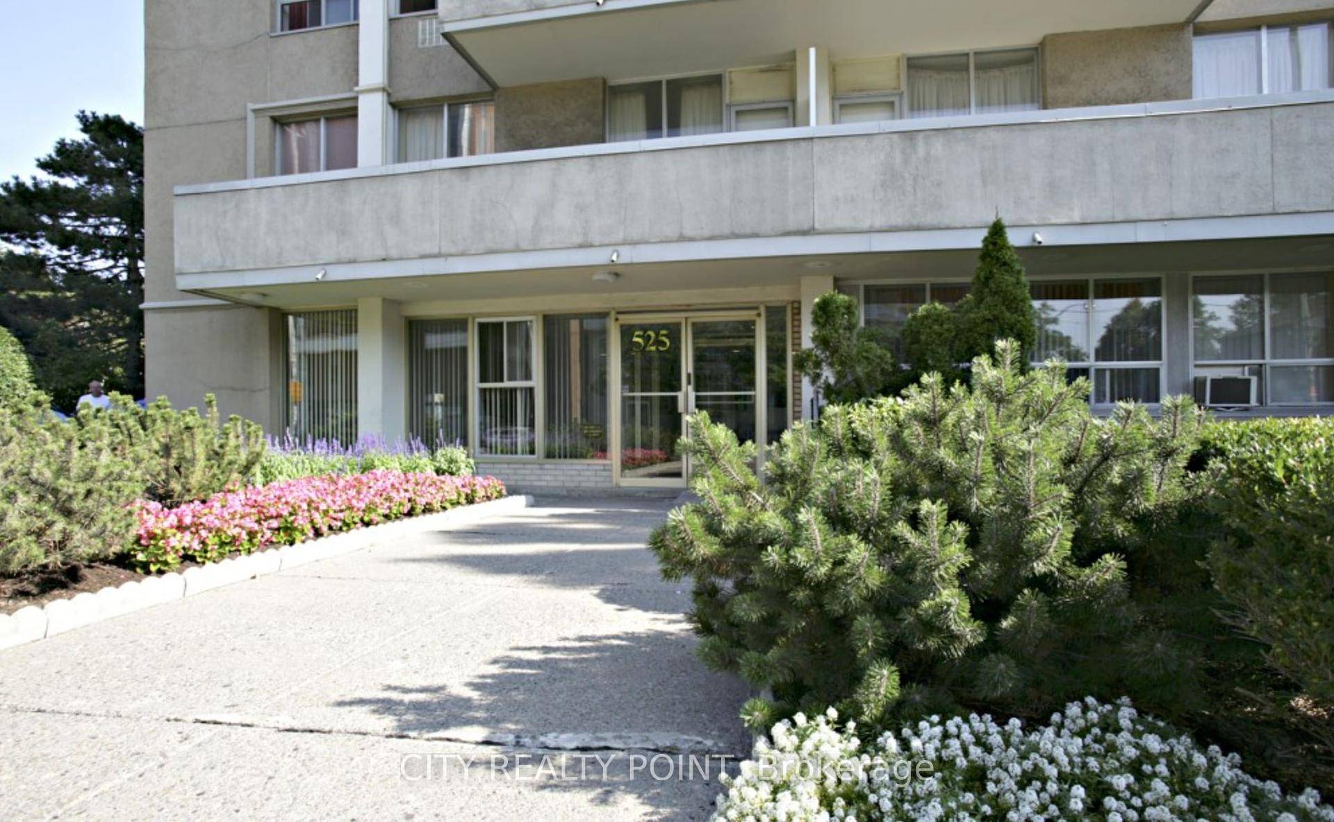 ONE MONTH FREE ! Welcome to your newly renovated, bright, and spotlessly clean 1 bedroom apartment in a quiet, family friendly building at 525 Eglinton East.