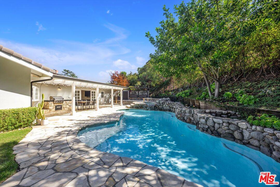 8331   Skyline Dr 5BR Hollywood Hills East La