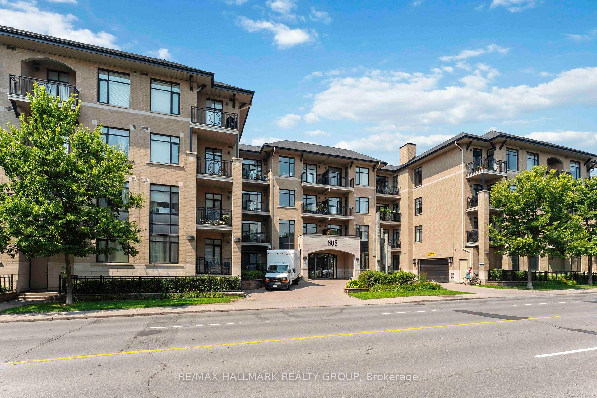 Modern Condo in Prime Central Location Near the Glebe, Dows Lake amp ; Carleton University.