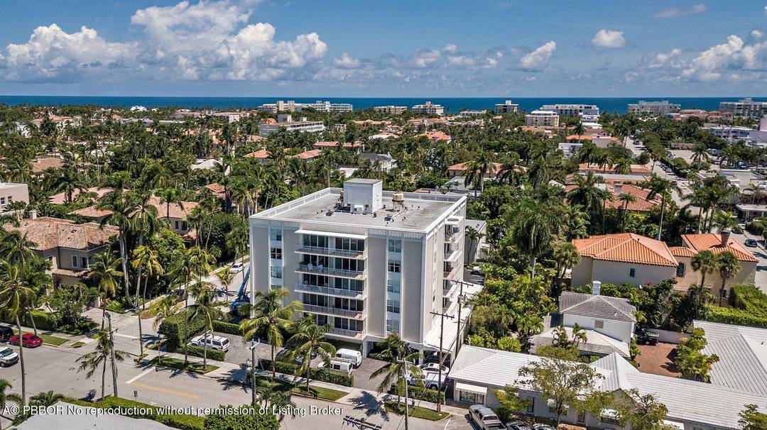 Welcome to the new Island House, where chic sophistication meets ultimate convenience in this newly renovated 2 bedroom, 2 bath condo.