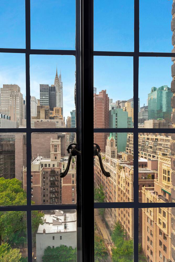 Apartment 1604 is a magnificently designed and spacious 3 bedroom home, combining the best of pre war architecture and modern renovation.