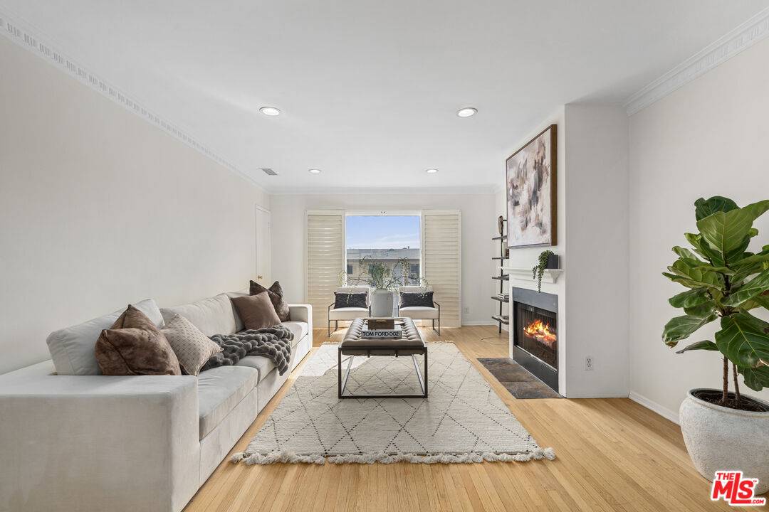 1275  N Harper Ave 2BR Hollywood Hills East La