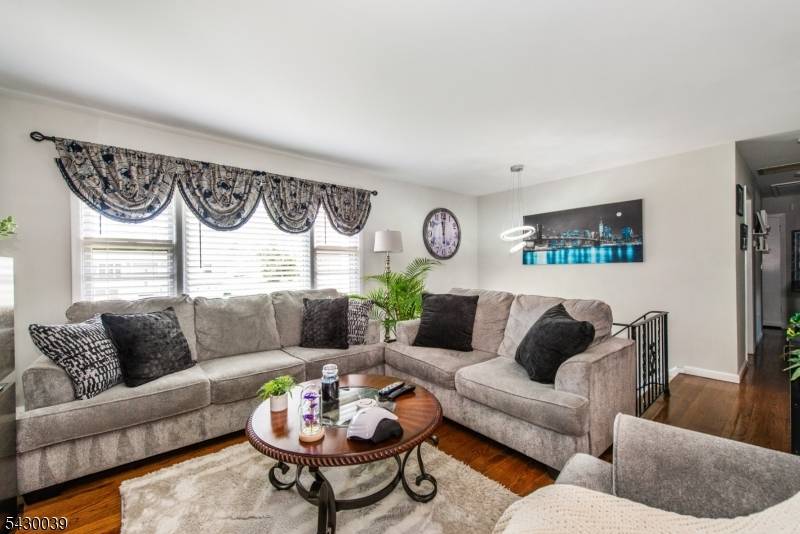 Welcome to 8 Kennedy Drive in Fairfield !
