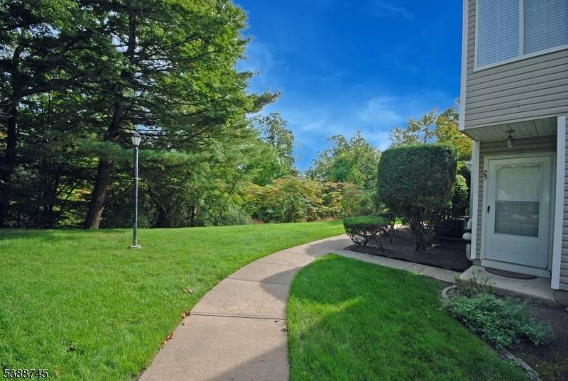 Signal Point End Unit Private location overlooking woods.