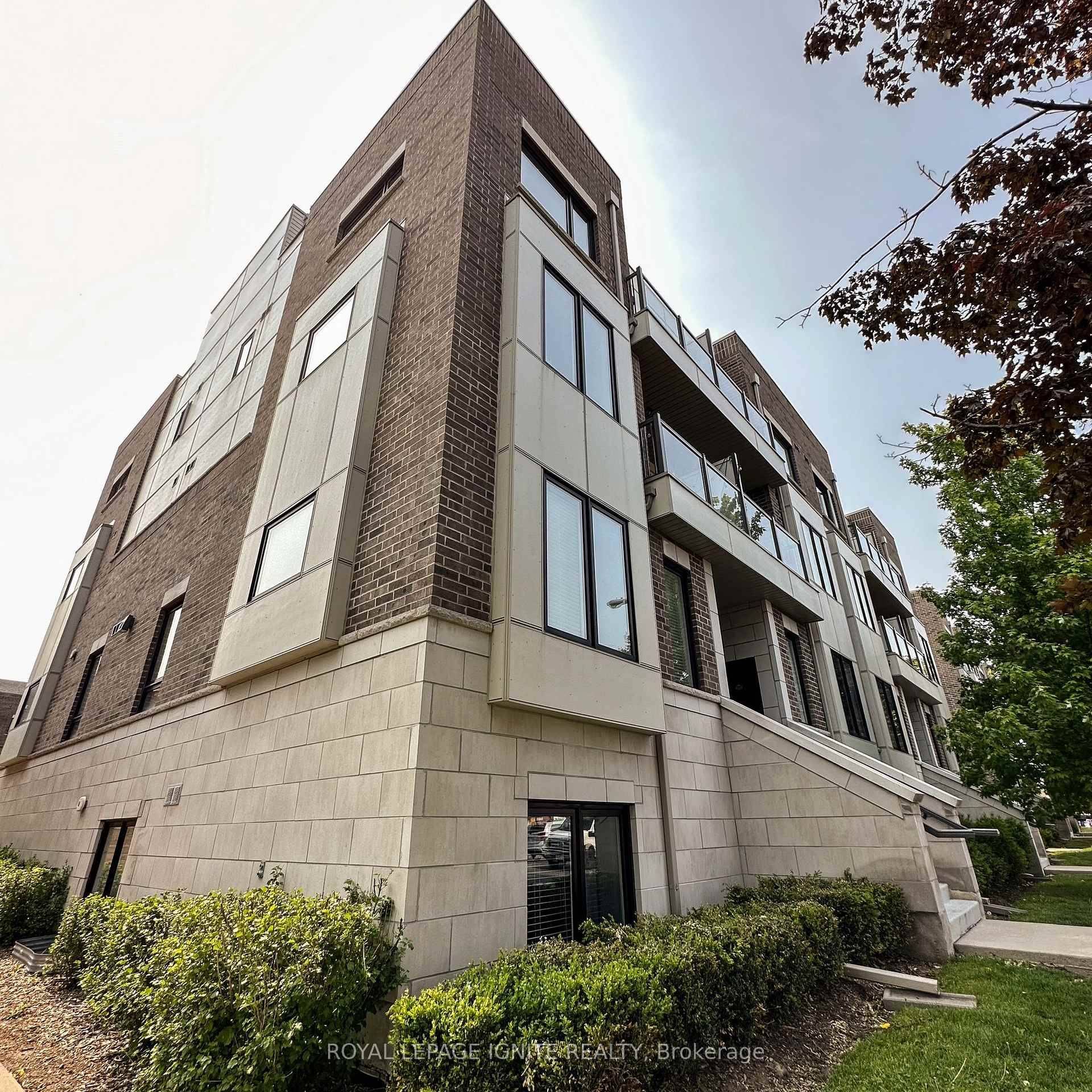 Welcome To This Bright amp ; Spacious Corner Unit W 1011 SQFT Featuring 9 Ft Ceilings, Large Windows, Stainless Steel Appliances, Large Walk In Closet, 3 Piece Ensuite amp ; ...