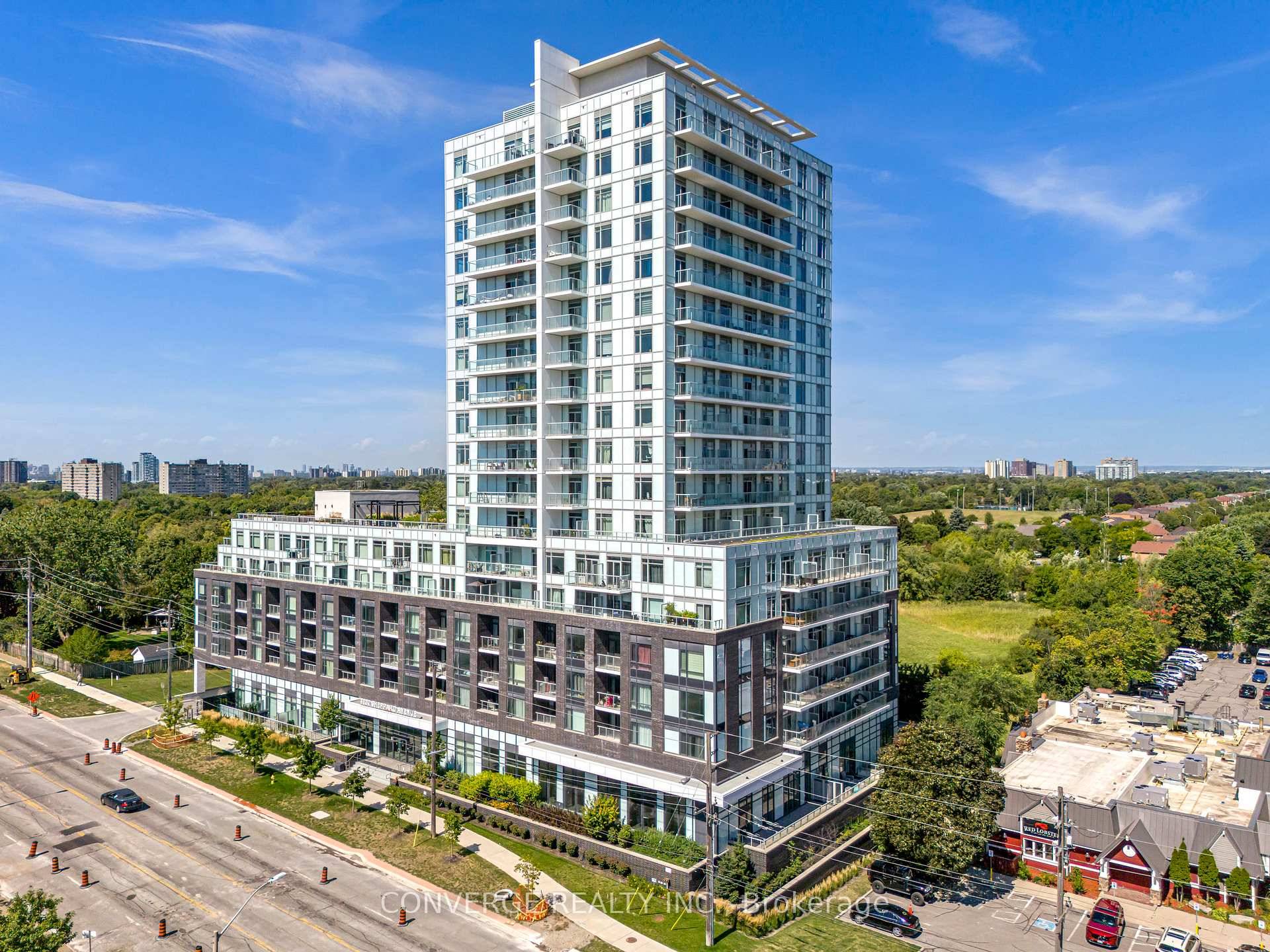 TOTAL 944 SQ. Welcome to this stunning 2 bedroom, 2 bathroom condo, ideally situated in the centre of Toronto.