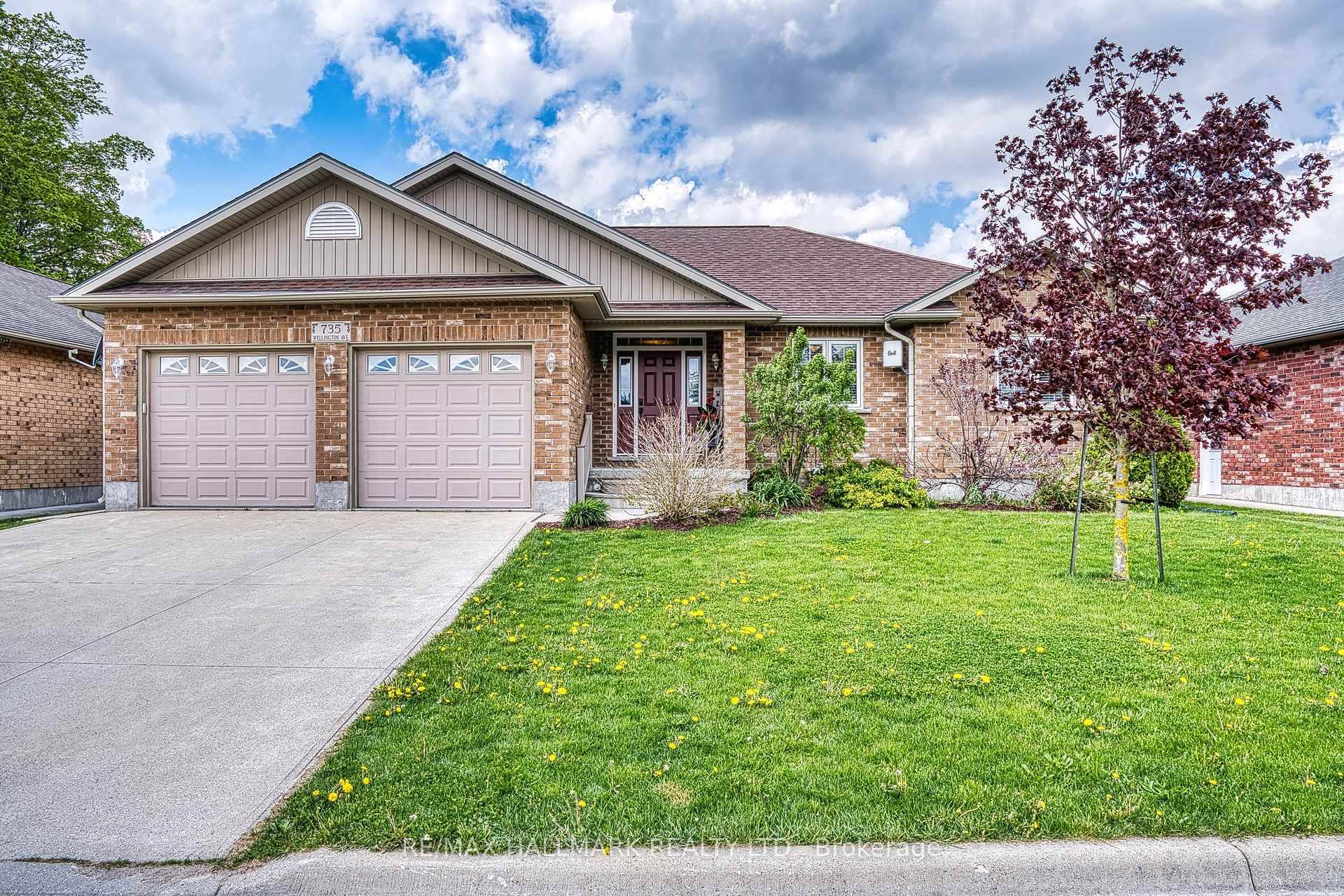 Welcome Home ! Spacious, bright, and move in ready, this Listowel bungalow offers over 1, 900 sq ft on the main floor plus a fully finished basement with an in ...