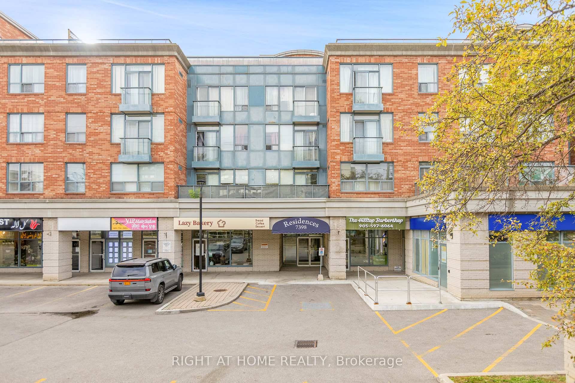 Gorgeous, Bright, and Spacious 1 Bedroom Den Condo in the Heart of Thornhill !