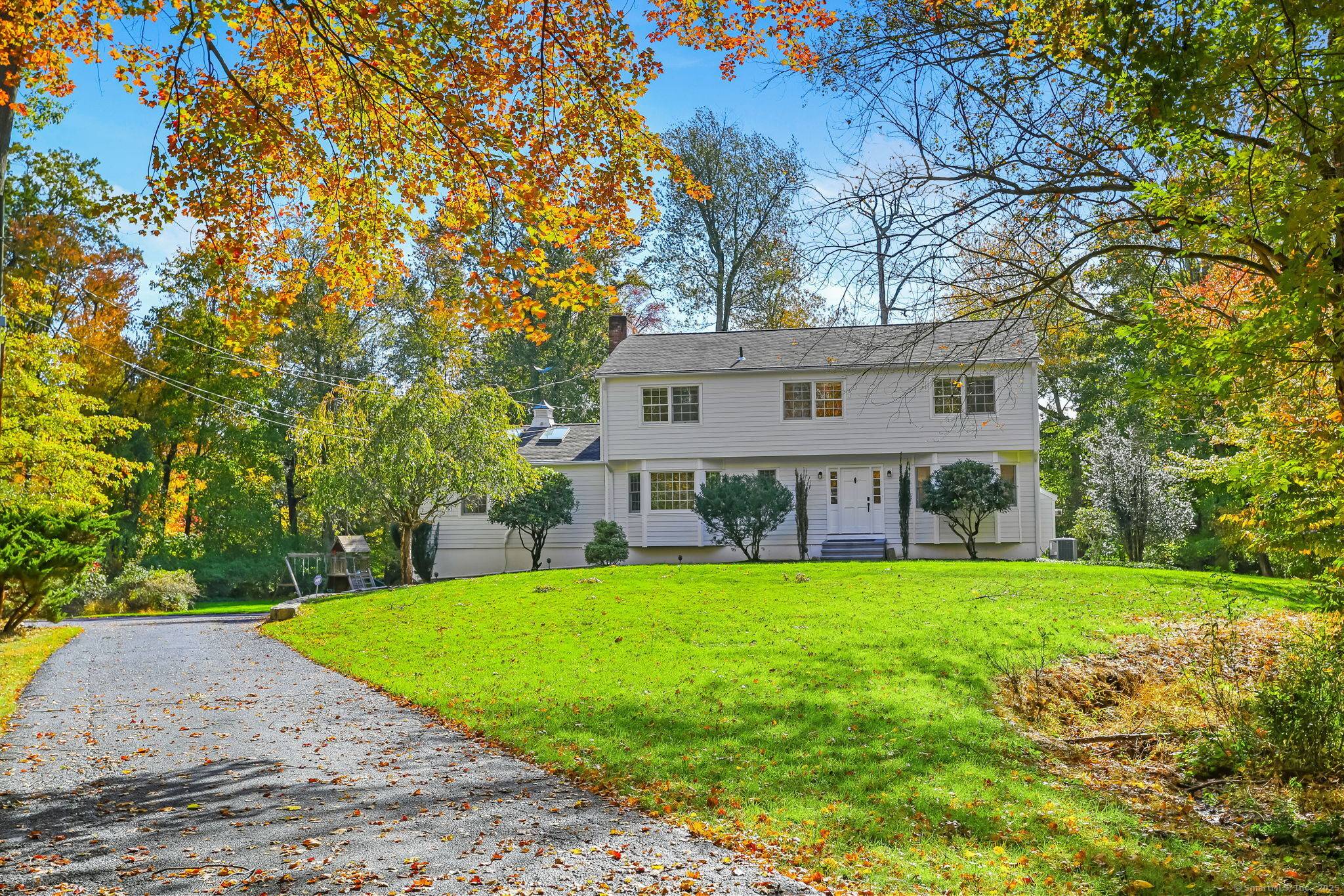 Rental Yearly or Flexible Nestled in the sought after Greens Farms neighborhood, this home offers the perfect blend of privacy, comfort, and convenience on a private 2 acre property.