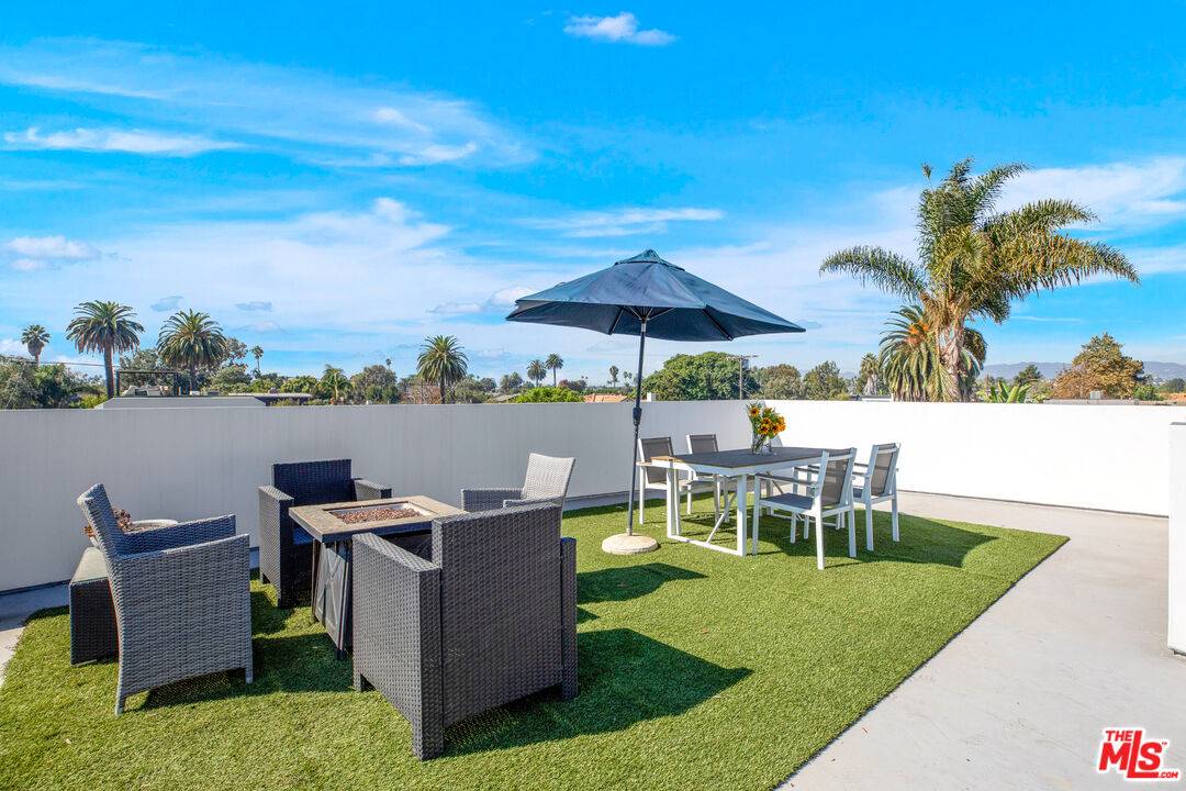 2319   Glencoe Ave Marina Del Rey LA