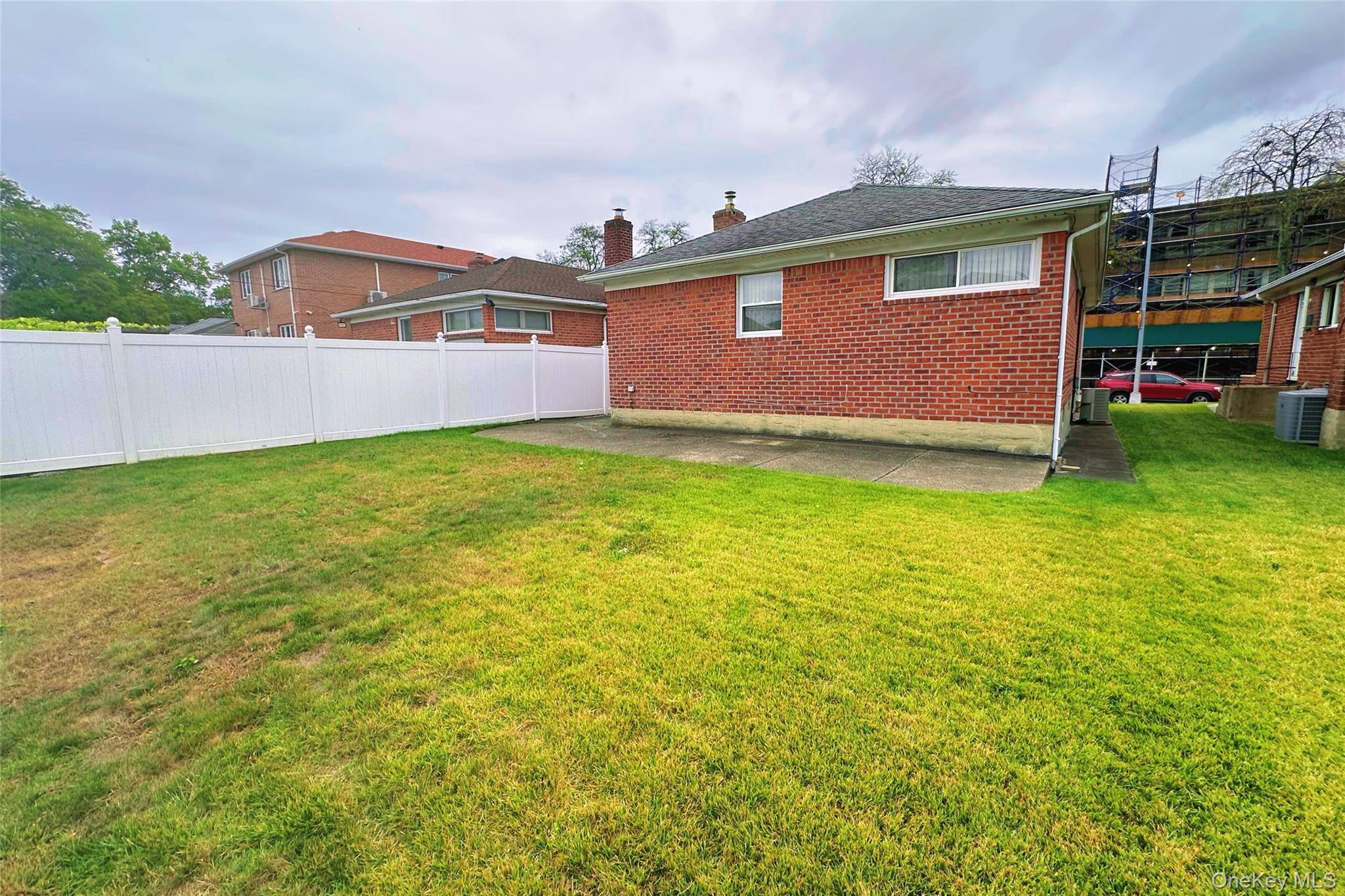 R3X zoning and offers great potential to build large 1 or 2 family house !