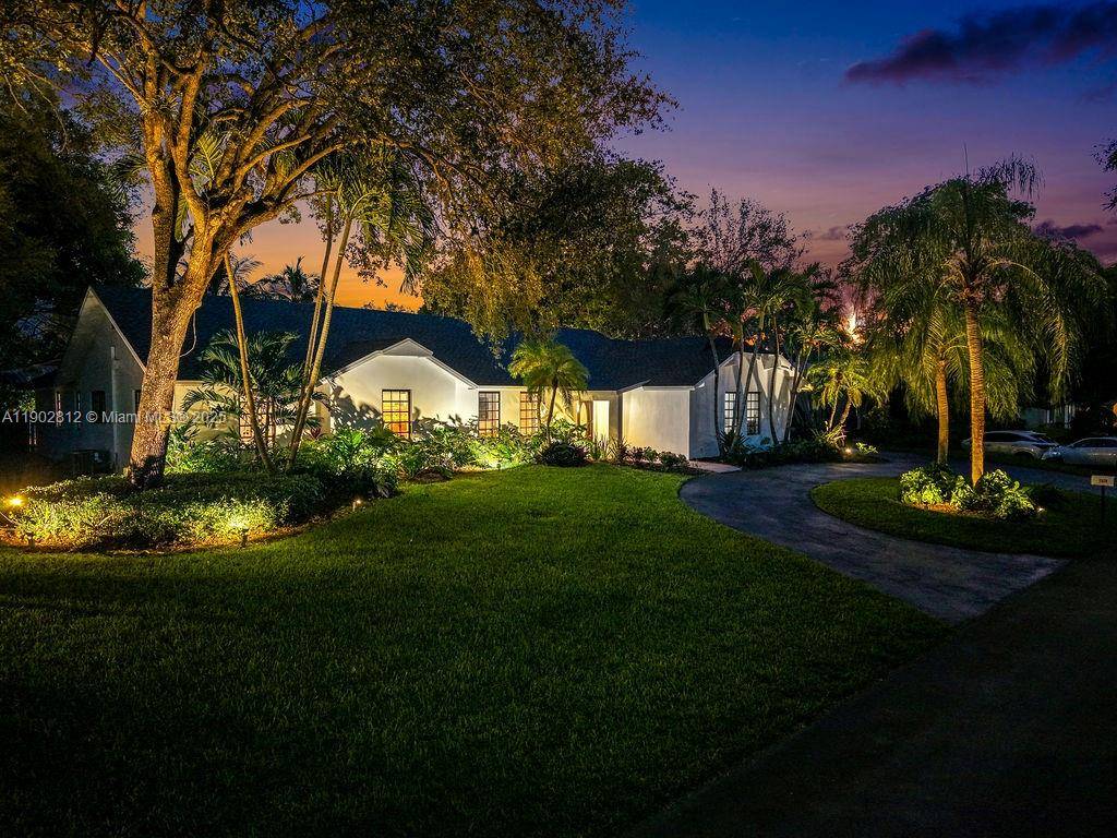 Live the Palmetto Bay lifestyle where parks, nature, and coastal charm meet !