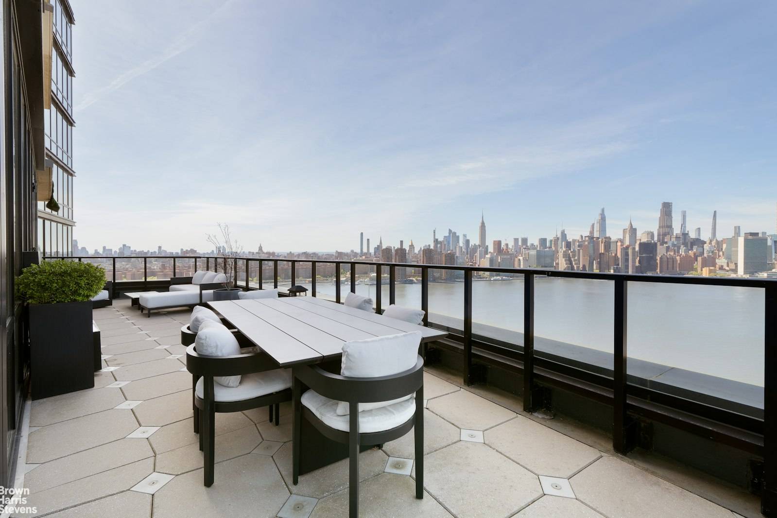 Skyline Views. Two Terraces.