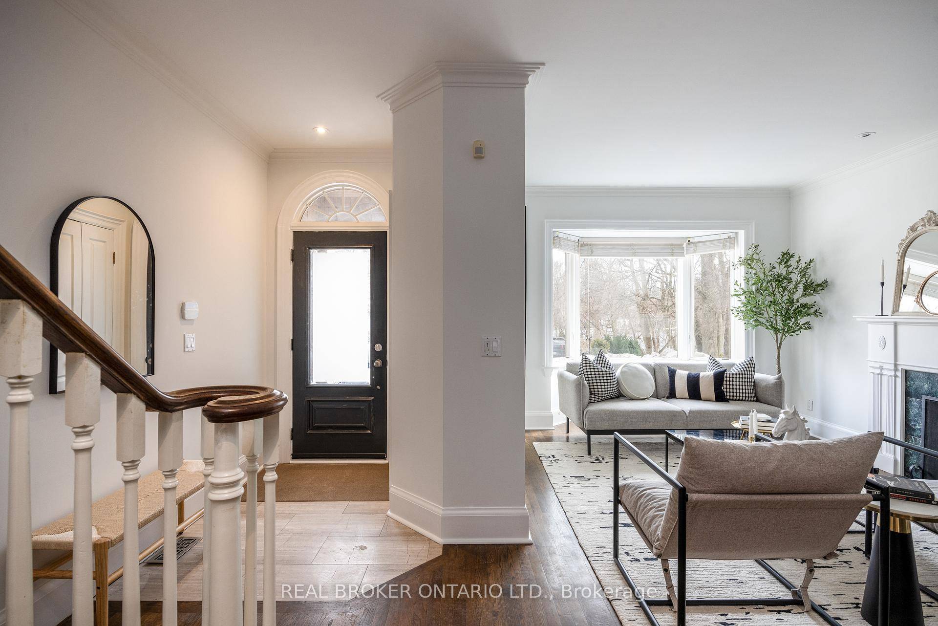 Checking all boxes ! Move in ready three bedroom room home at the end of a quiet dead end street with pedestrian access to Avenue Road in popular Bedford Park.