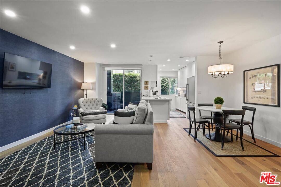 7250 Franklin Ave 1BR Hollywood Hills East La