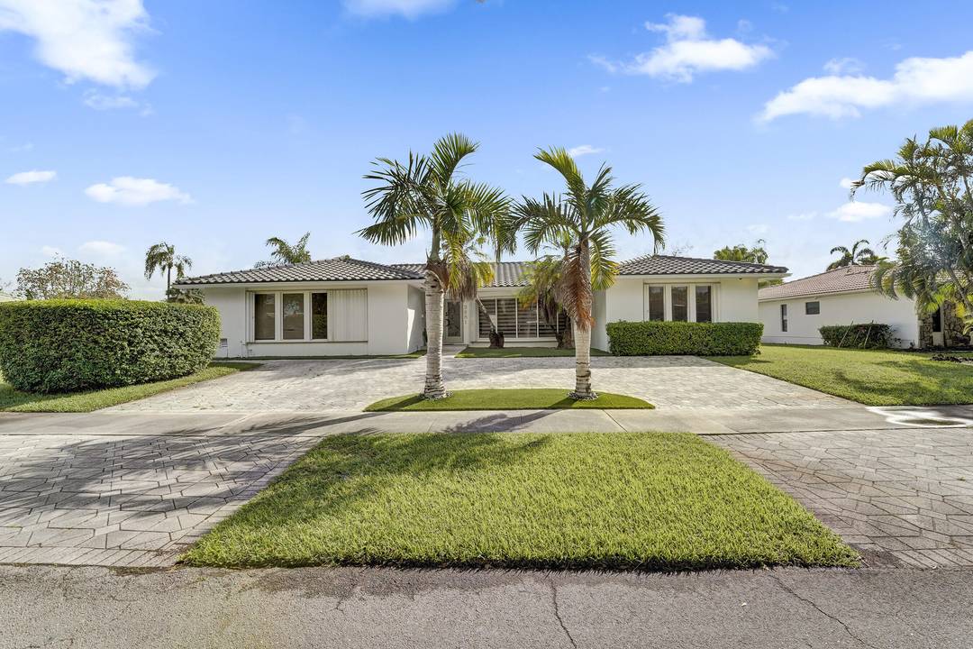 THIS BEAUTIFULLY UPDATED POOL HOME OFFERS THE PERFECT BLEND OF STYLE AND COMFORT, FEATURING 5 BEDROOMS PLUS AN OFFICE AND 3 BATHROOMS, WITH ELEGANT MARBLE FLOORS, UPDATED FINISHES, AND BRIGHT, ...