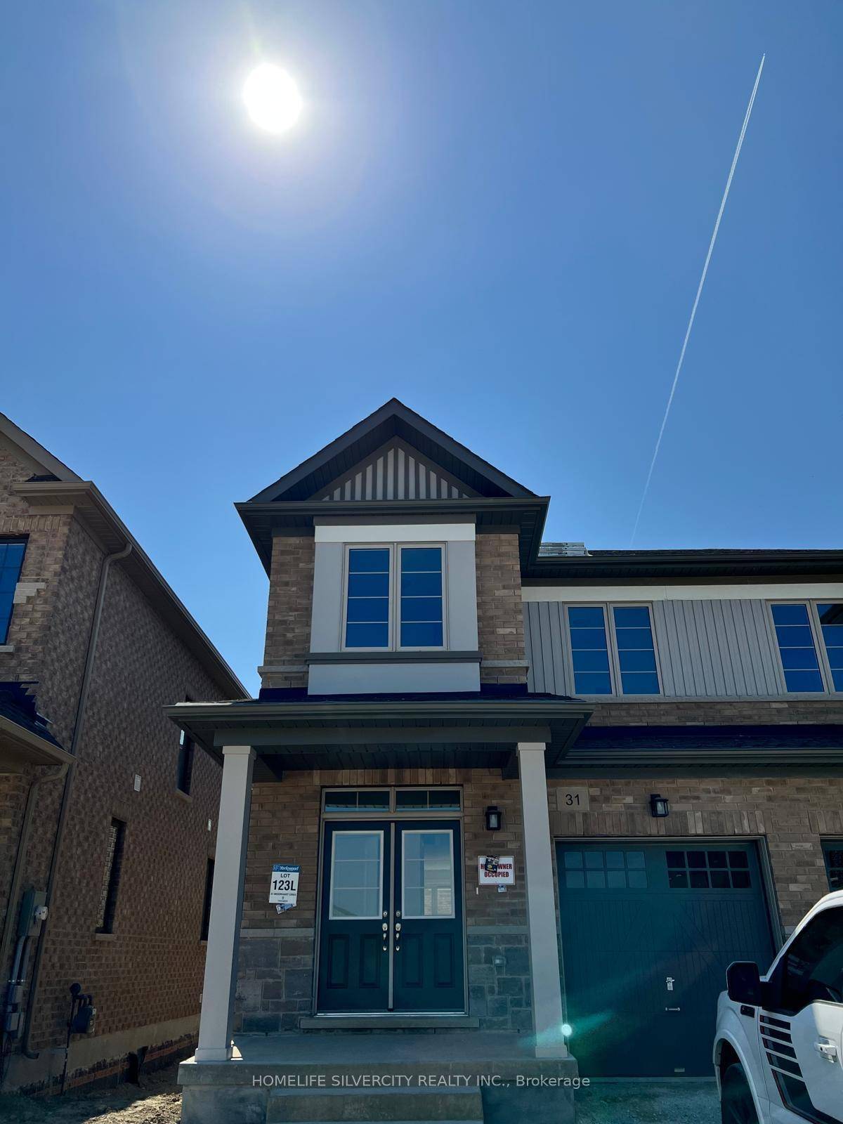 Beautiful 4 BR Corner unit Ravine town home is available for rent in North Oshawa, Stainless steel Appliances and upstairs laundry room.
