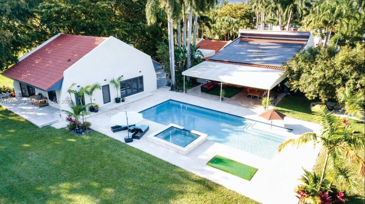 Welcome to Casa Palma Real, a contemporary slice of paradise Costa Rica surrounded by beautiful mature landscaping w 16 royal palms on a tree lined 1 acre lot.