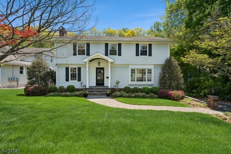 Nestled in the highly sought after Franklin School district of Summit, this beautifully renovated 4 bedroom, 3.