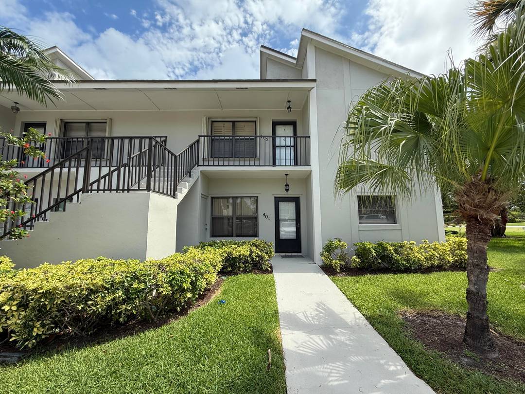 Discover coastal living at its best in this 2 bedroom, 2 bathroom for condo in the desirable Jupiter Dunes community.