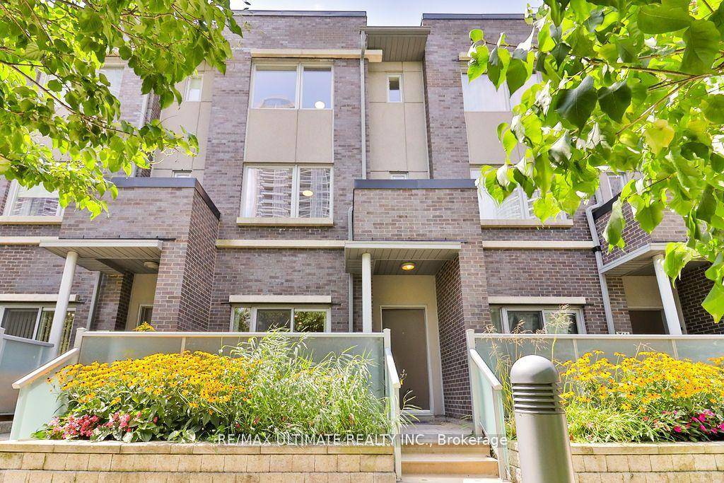 Immaculate amp ; Bright Townhome Nestled In The Highly Sought After Agincourt South Community A 3Bdrm Den, 2.