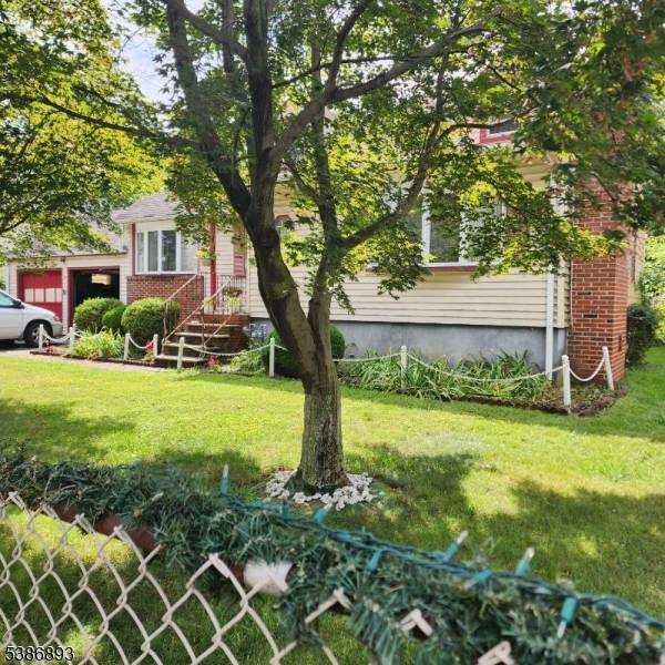 Cozy 4 br. 2 bath Brick and vinyl sided Expanded Cape near Maxson Middle School.