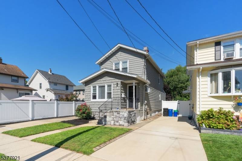 Welcome to this beautifully maintained colonial style home located on a quiet street in Lyndhurst.