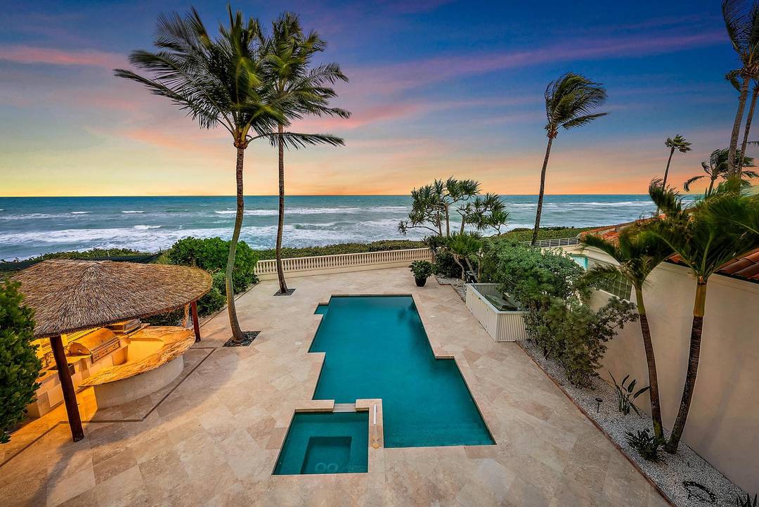 Paradise is found at Seven Hundred Ocean, an exclusive gated oceanfront community located along one of the most desirable luxury stretches of Ocean Drive in Juno Beach.