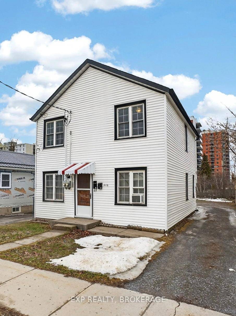 Excellent investment opportunity in a central Kingston neighbourhood with convenient access to downtown, Queens University, and public transit.