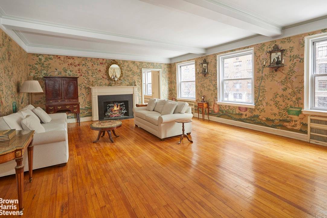 UPPER EAST SIDE PREWAR CLASSIC 7 COOP THE APARTMENT Welcome to Apartment 3N at 340 East 72nd Street, an elegant Classic 7 residence featuring 3 Bedrooms a 4tth Bedroom Staff ...