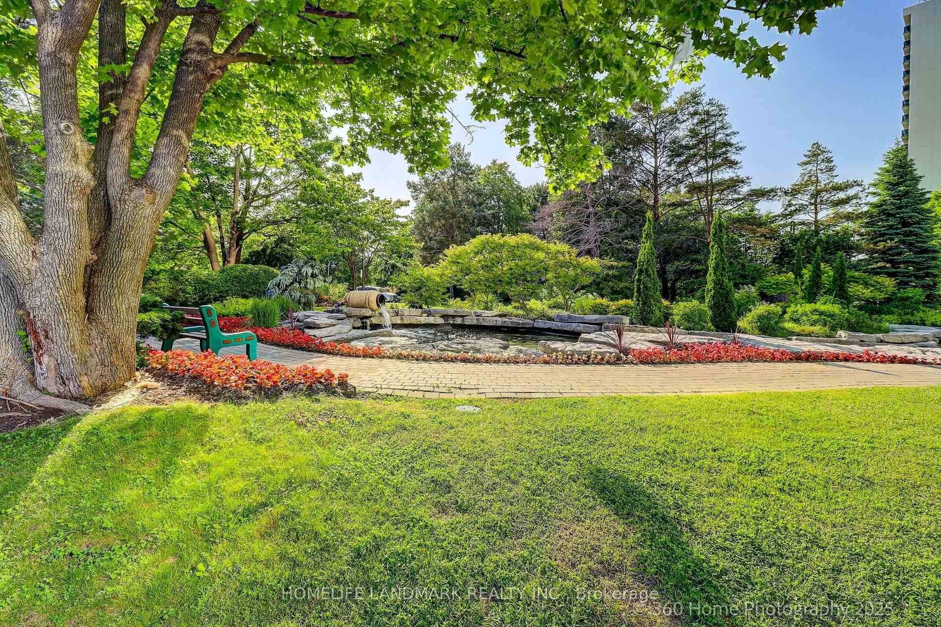 Well maintained condo, bright and sunny penhouse corner unit.