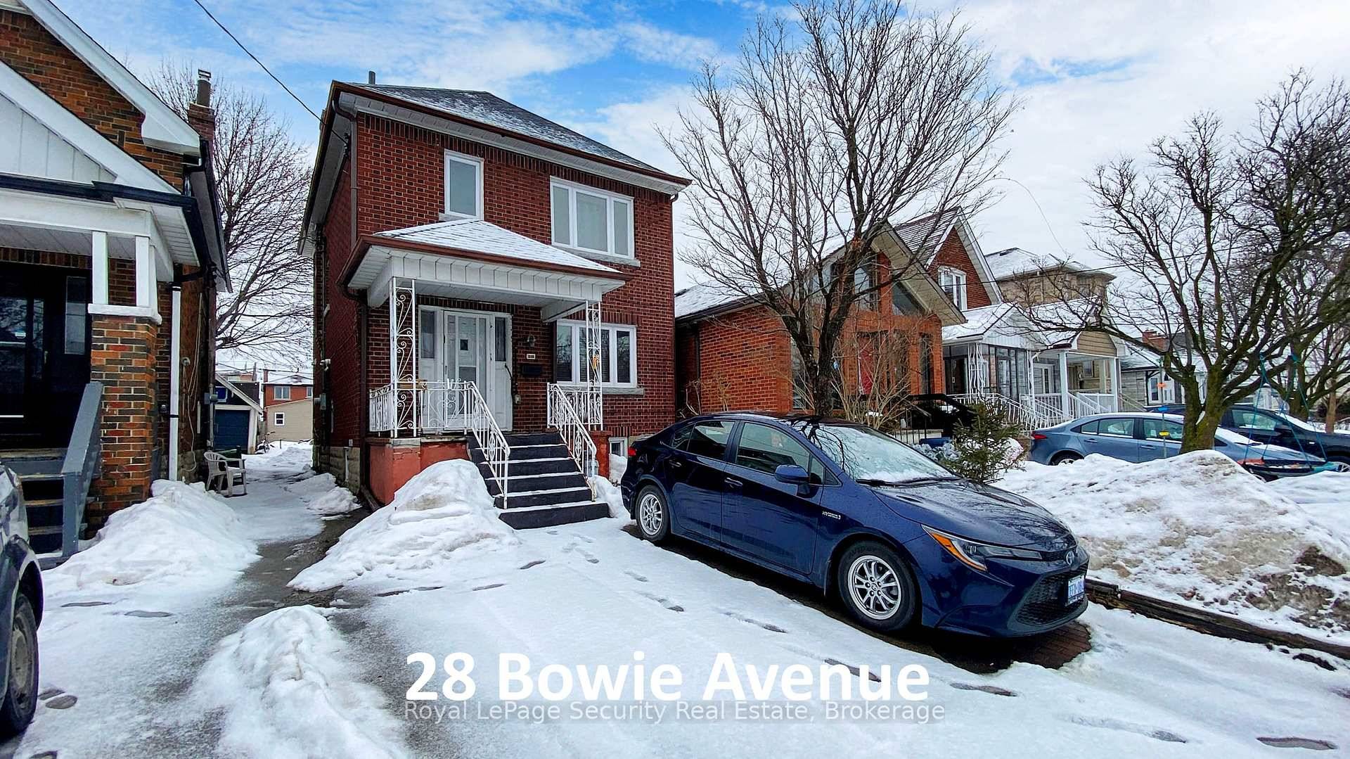 Great opportunity with this very nice, 3 1 bedroom, 3 bathroom, detached, 2 storey Duplex As per Mpac, located in one of Toronto's most sought after residential areas.