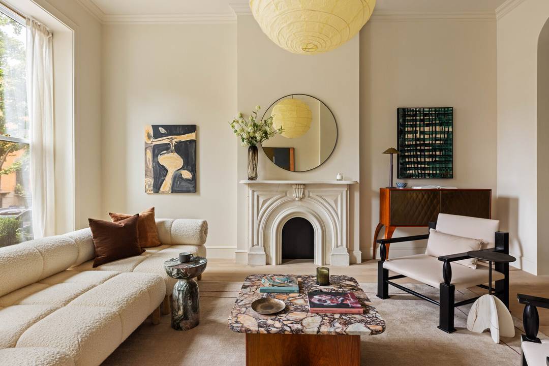 A 4, 226 SF Brownstone Triplex Reimagined by ECKSTRØM The Townhouse Residence CC 1, 687 Taxes 1, 539 Set on one of the most beautiful tree lined blocks in the ...