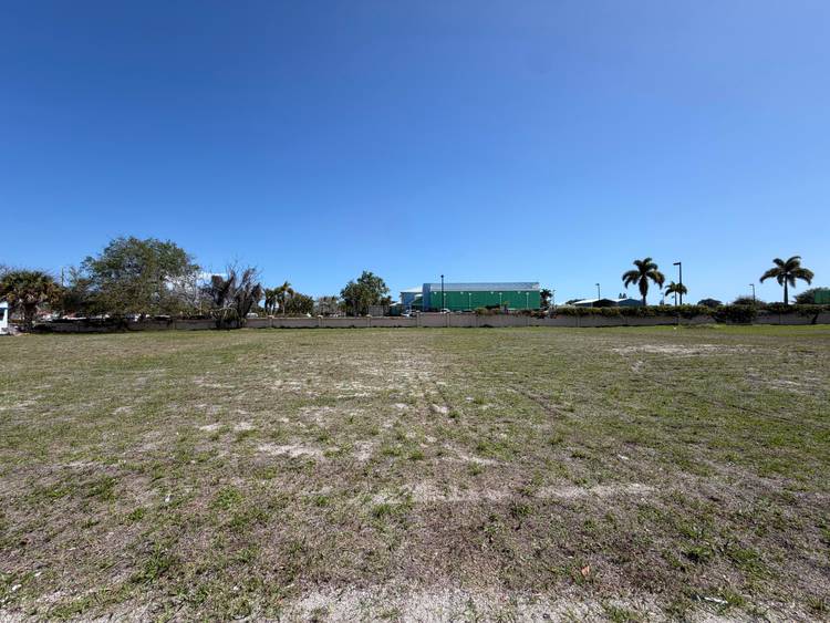 Prime 1 acre development opportunity in the rapidly revitalizing East Stuart corridor near downtown Stuart.