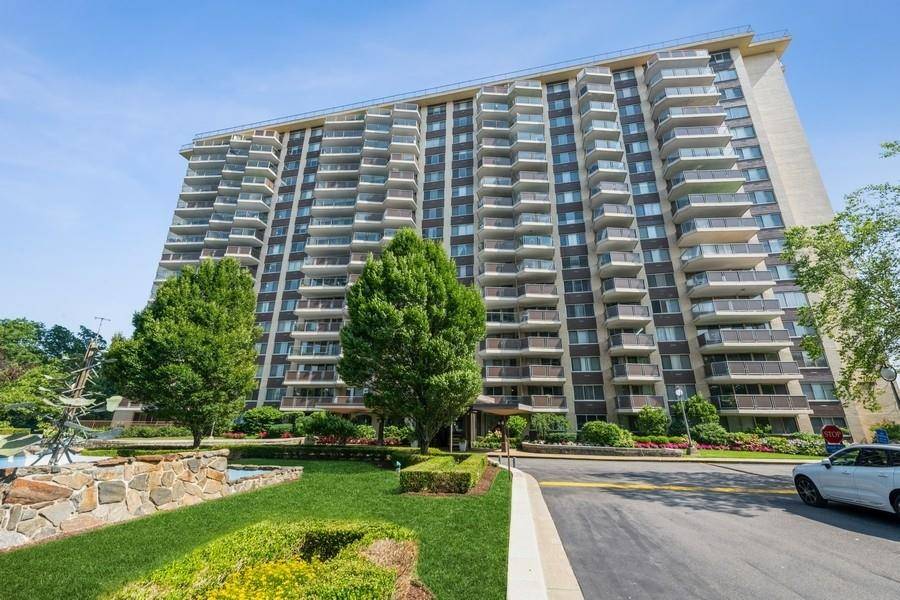 Welcome to Towers at WatersEdge penthouse, where luxury meets breathtaking views of both the city and water.