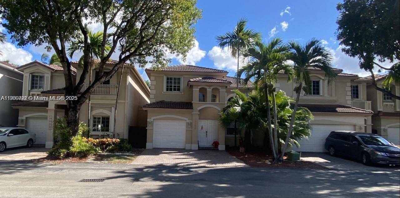 Live a resort style luxury lifestyle in Doral Isles Community, MARTINIQUE.