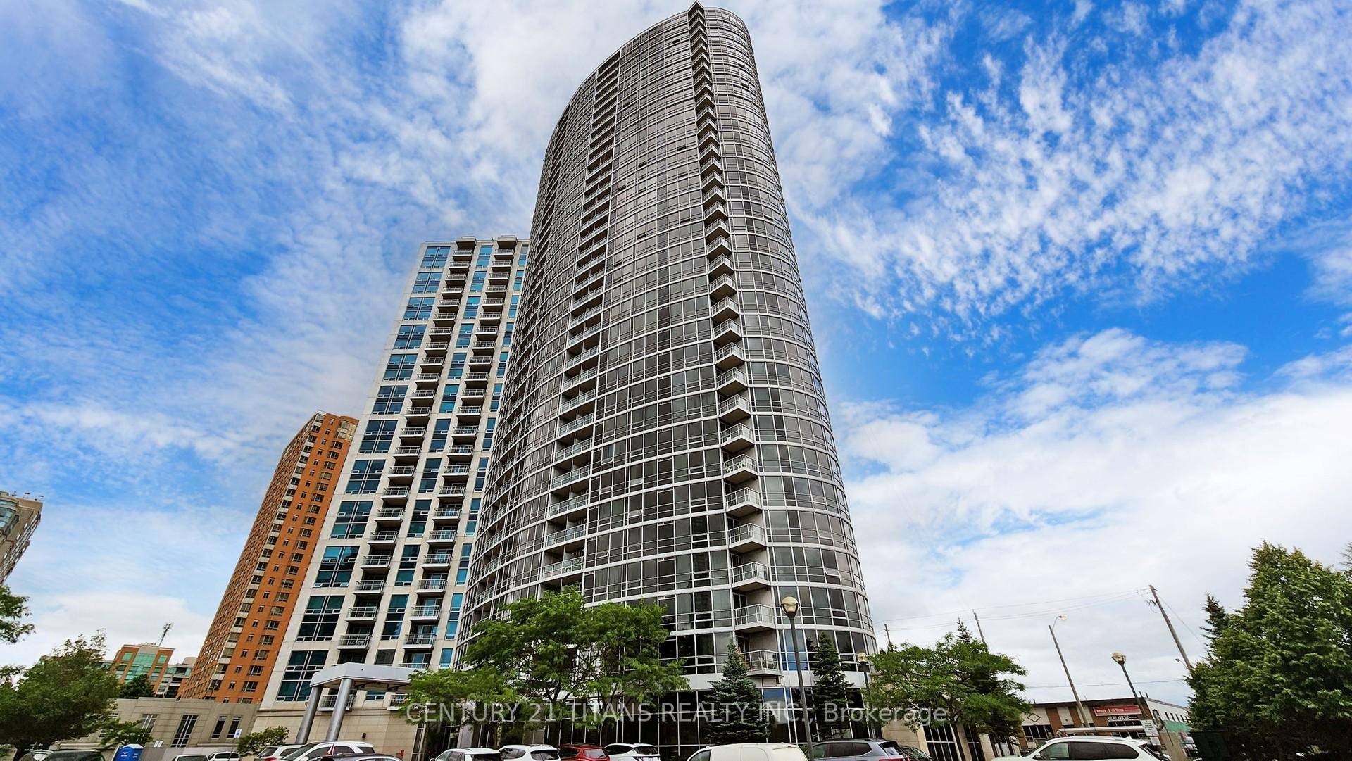 Impeccable property with 2 bedrooms, 2 bathrooms, and 1 parking spot.