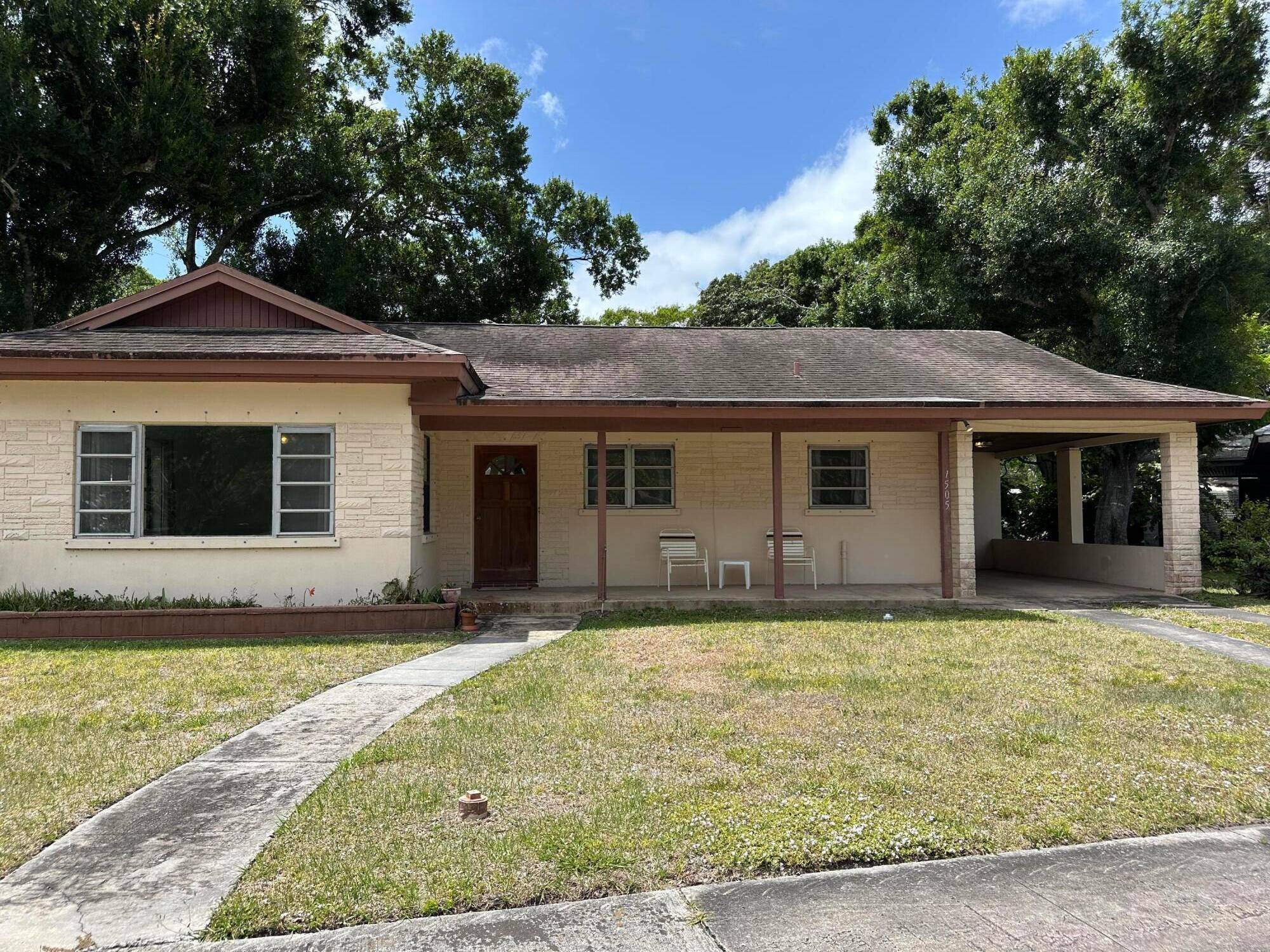 Rare find ! 2 homes and 3 lots, over 3 4 of an acre total !