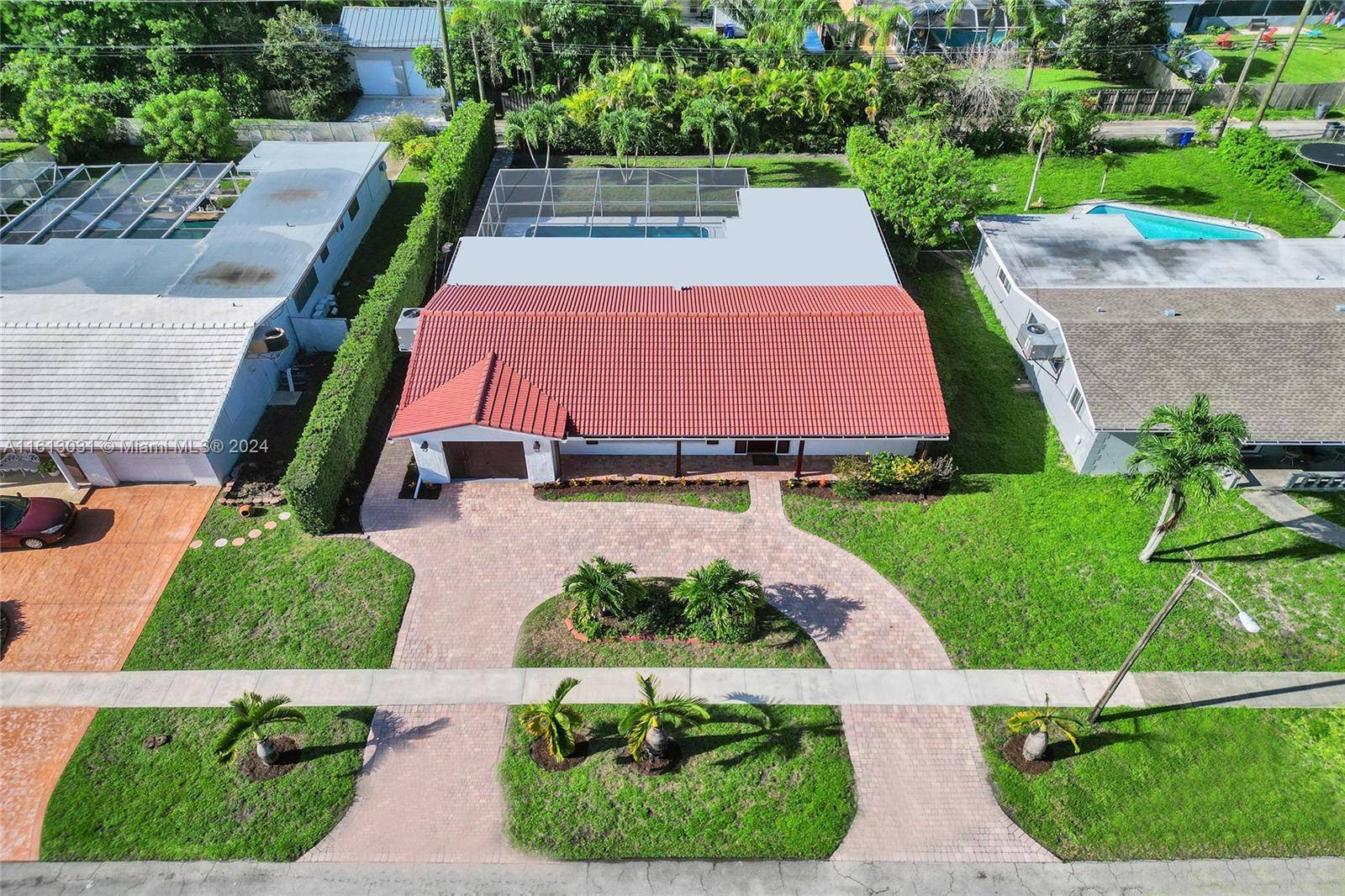 NOW EASY TO SHOW ! This amazing 3 bedroom, 2 bathroom residence features a beautifully remodeled kitchen, new flat roof, New Ac and Ac Ducts, and an open concept design ...