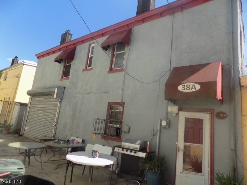 GREAT OPPORTUNITY 2 PROPERTYS 1 COLONIAL CONVERTED TO A ROOMING HOUSE W 15UNITS AND A SUPER, STATE OF NJ REGISTRATIONS GREEN CARD LICENSE1 KITCHEN, SERVICE STATION WITH A MICROWAVE ON ...