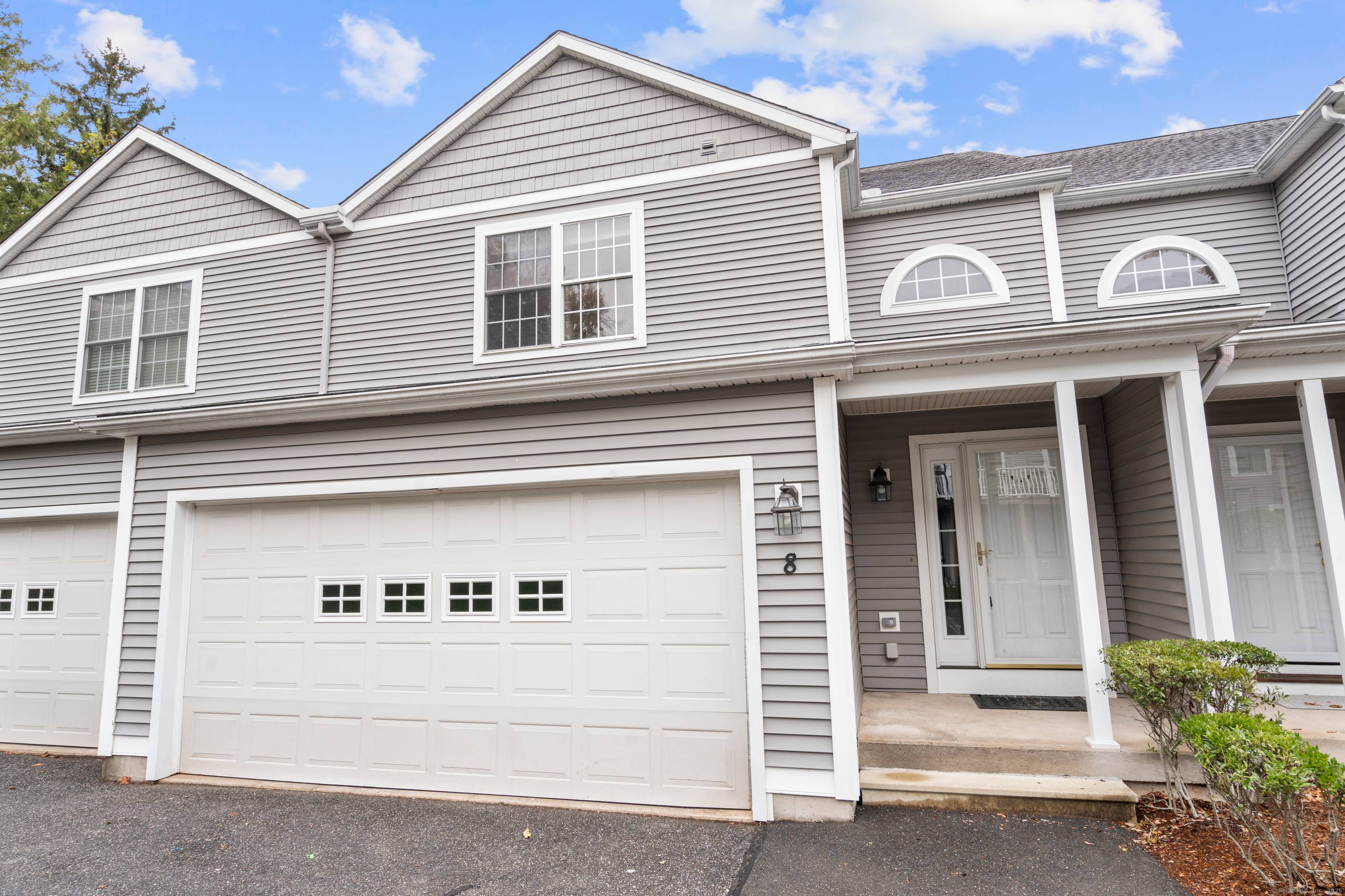 Welcome to this meticulously maintained townhouse style condo boasting nearly 3, 000 sq.